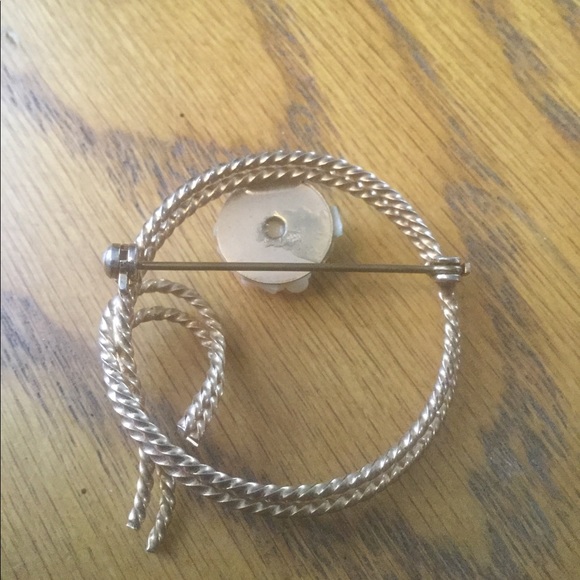 Twisted Rose Circle Pin - Picture 2 of 2